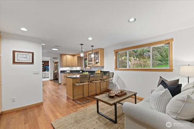 1555 Wildwood Boulevard SW, Issaquah, WA 98027