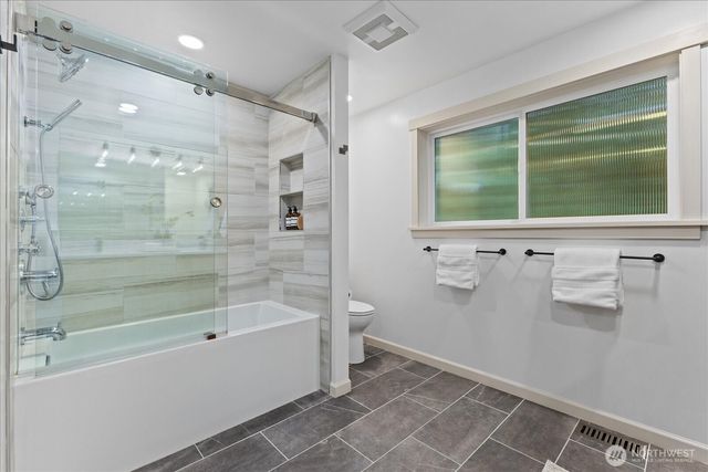 1555 Wildwood Boulevard SW, Issaquah, WA 98027