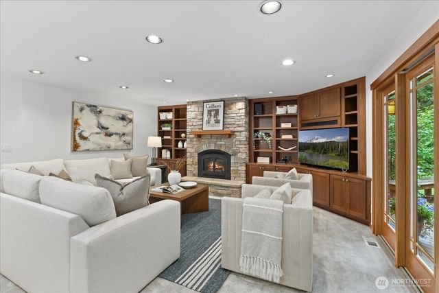 1555 Wildwood Boulevard SW, Issaquah, WA 98027