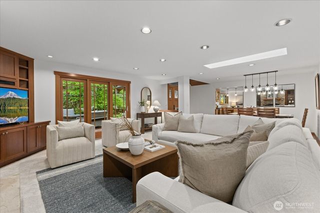 1555 Wildwood Boulevard SW, Issaquah, WA 98027