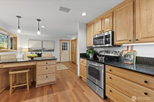 1555 Wildwood Boulevard SW, Issaquah, WA 98027