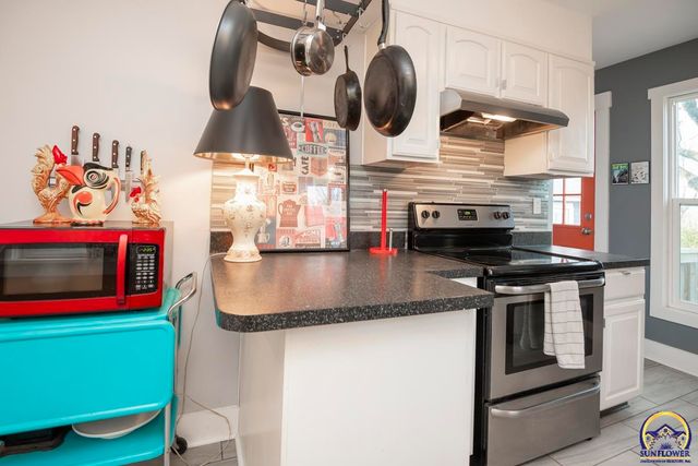 1306 NW Grove AVE, Topeka, KS 66606