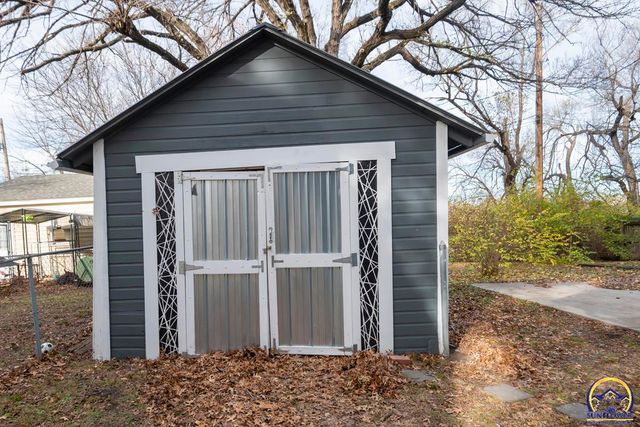 1306 NW Grove AVE, Topeka, KS 66606