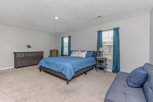 386 Kells Court E, Newark, OH 43055