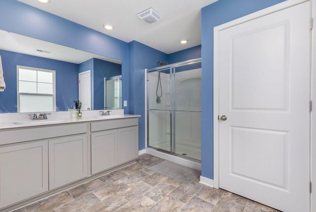 386 Kells Court E, Newark, OH 43055