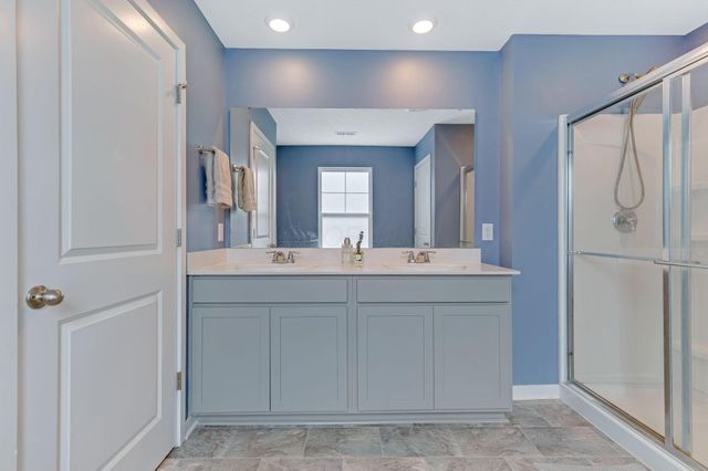 386 Kells Court E, Newark, OH 43055