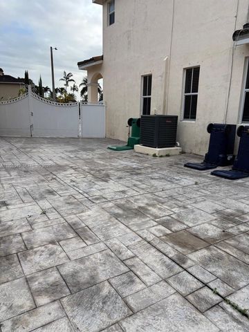 15465 SW 36th Ter, Miami, FL 33185