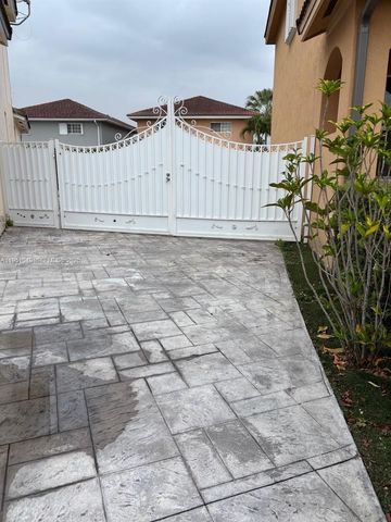 15465 SW 36th Ter, Miami, FL 33185