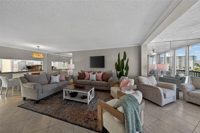 3180 NE 48th Court 412, Lighthouse Point, FL 33064