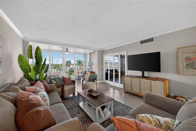 3180 NE 48th Court 412, Lighthouse Point, FL 33064