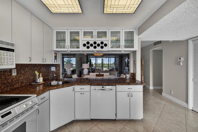 3180 NE 48th Court 412, Lighthouse Point, FL 33064