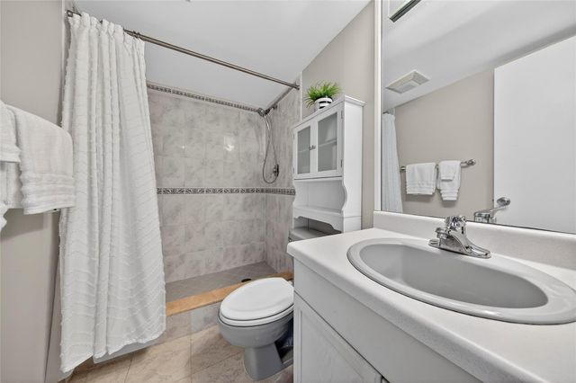 3180 NE 48th Court 412, Lighthouse Point, FL 33064