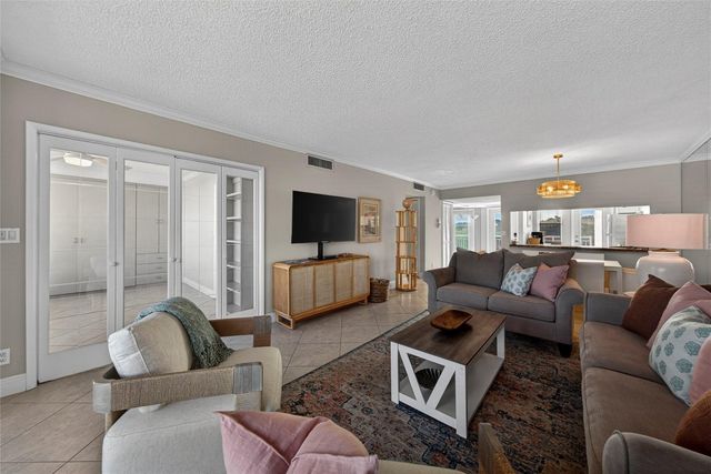 3180 NE 48th Court 412, Lighthouse Point, FL 33064