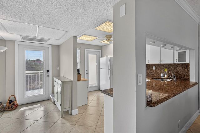 3180 NE 48th Court 412, Lighthouse Point, FL 33064