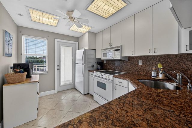 3180 NE 48th Court 412, Lighthouse Point, FL 33064