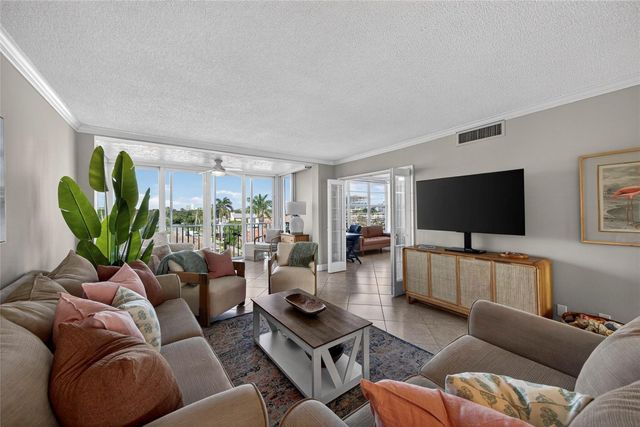 3180 NE 48th Court 412, Lighthouse Point, FL 33064