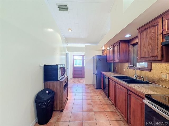 11 Patricia Road, Yankeetown, FL 34498