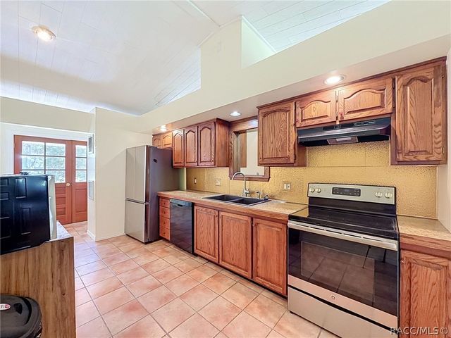 11 Patricia Road, Yankeetown, FL 34498