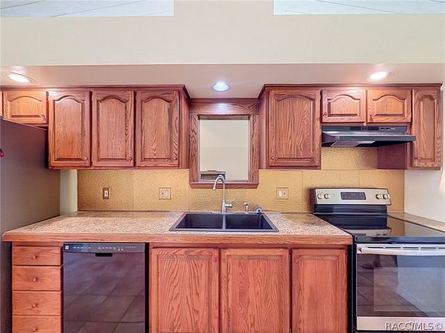 11 Patricia Road, Yankeetown, FL 34498