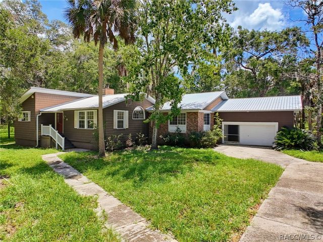 11 Patricia Road, Yankeetown, FL 34498