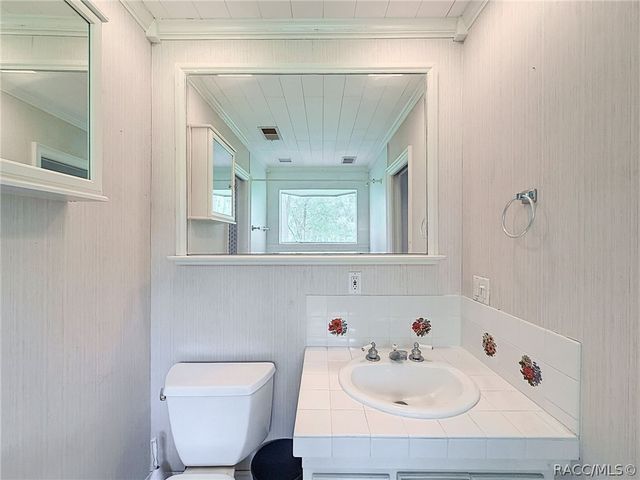 11 Patricia Road, Yankeetown, FL 34498