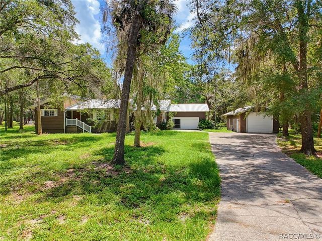 11 Patricia Road, Yankeetown, FL 34498