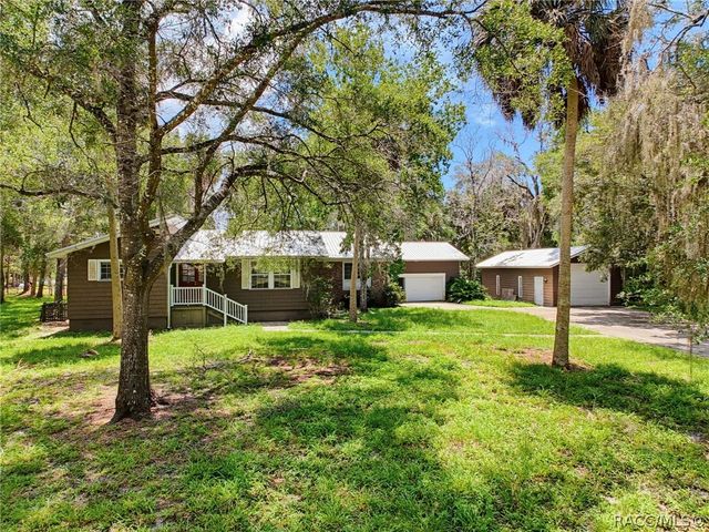 11 Patricia Road, Yankeetown, FL 34498