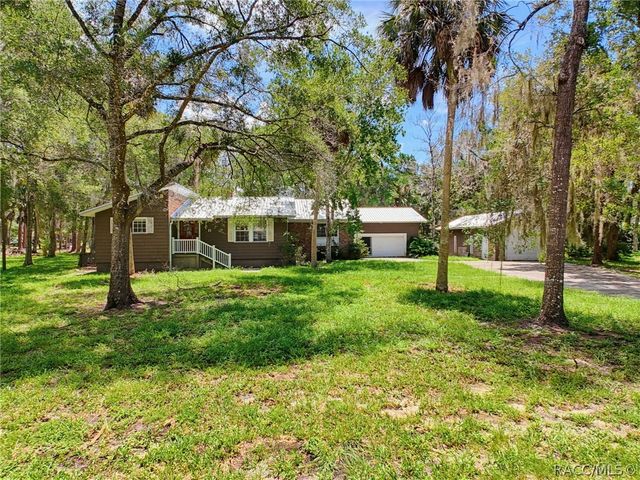 11 Patricia Road, Yankeetown, FL 34498