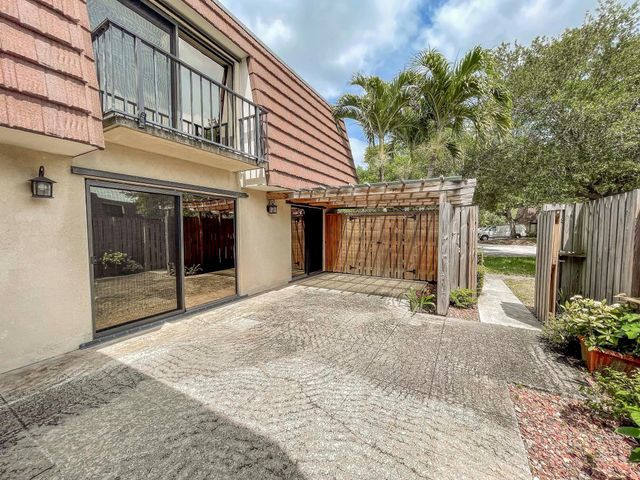 317 3rd Lane, Palm Beach Gardens, FL 33418