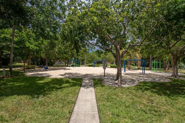 317 3rd Lane, Palm Beach Gardens, FL 33418