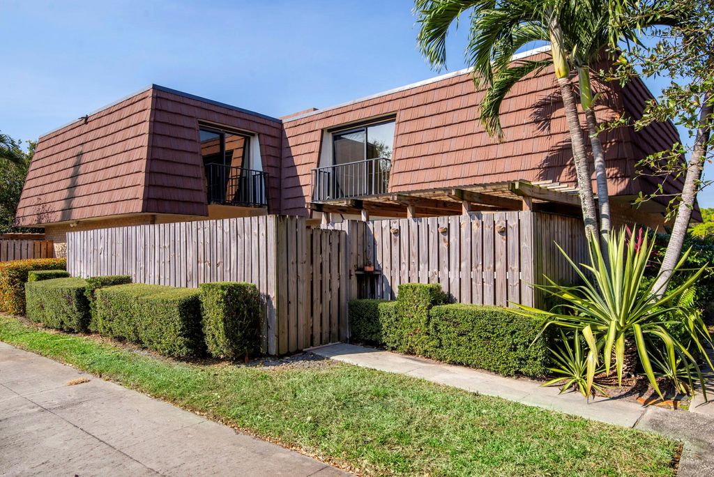 317 3rd Lane, Palm Beach Gardens, FL 33418