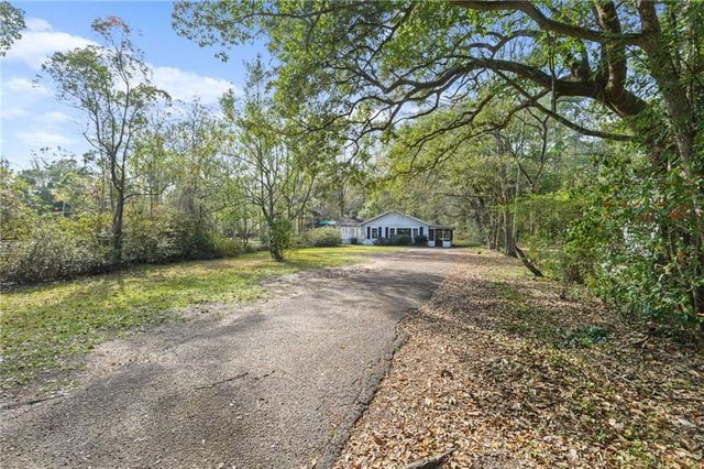 3128 Club House Road, Mobile, AL 36605