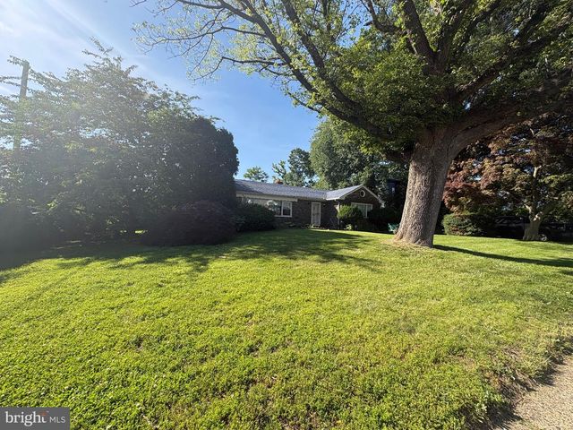 1021 E VERNON RD, Philadelphia, PA 19150