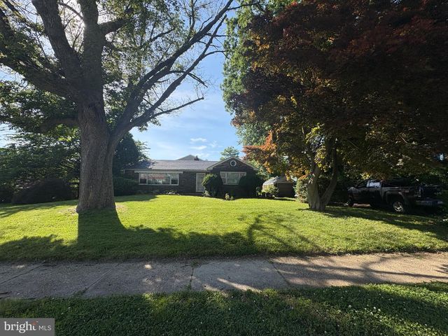 1021 E VERNON RD, Philadelphia, PA 19150