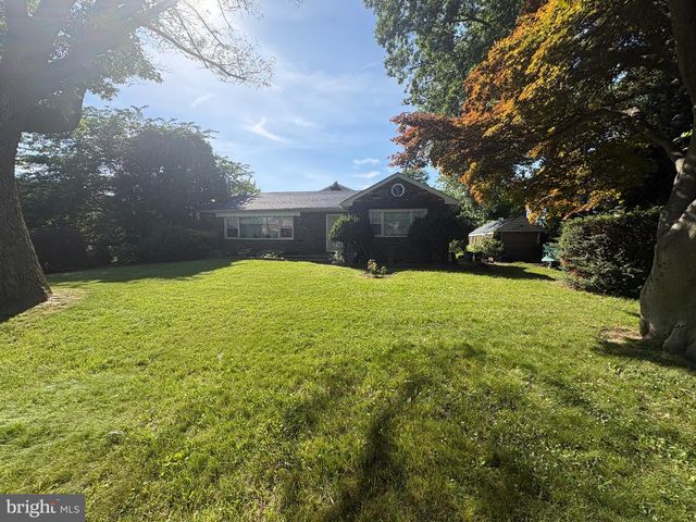 1021 E VERNON RD, Philadelphia, PA 19150