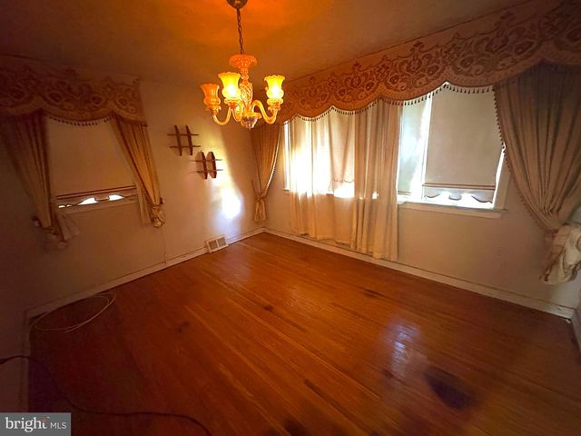 1021 E VERNON RD, Philadelphia, PA 19150