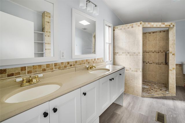 16461 Hill Country Drive, Conroe, TX 77302