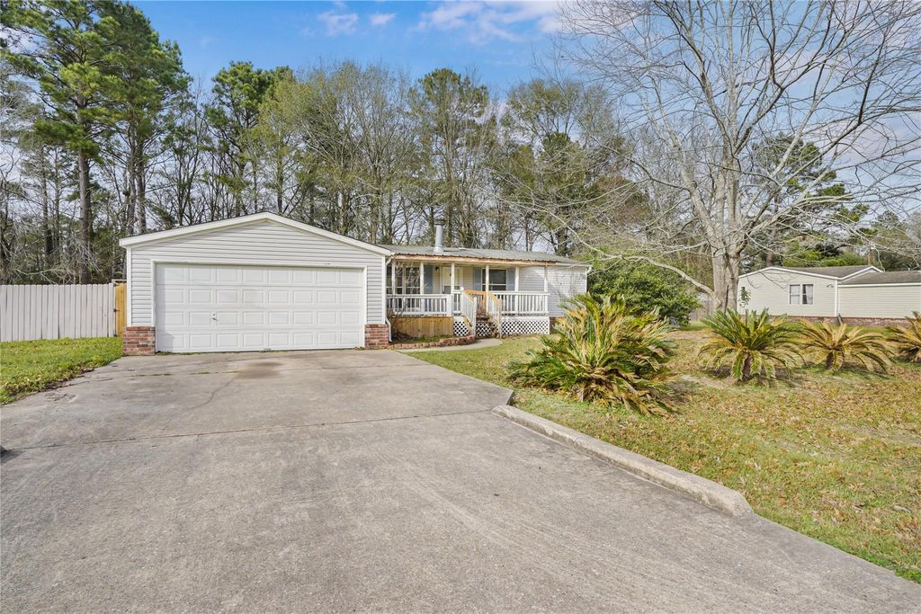 16461 Hill Country Drive, Conroe, TX 77302