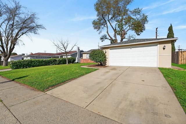 10613 Olson Dr, Rancho Cordova, CA 95670