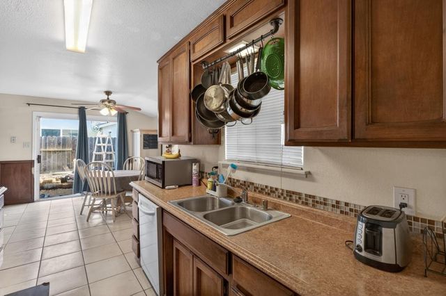 10613 Olson Dr, Rancho Cordova, CA 95670