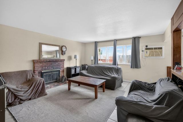 10613 Olson Dr, Rancho Cordova, CA 95670