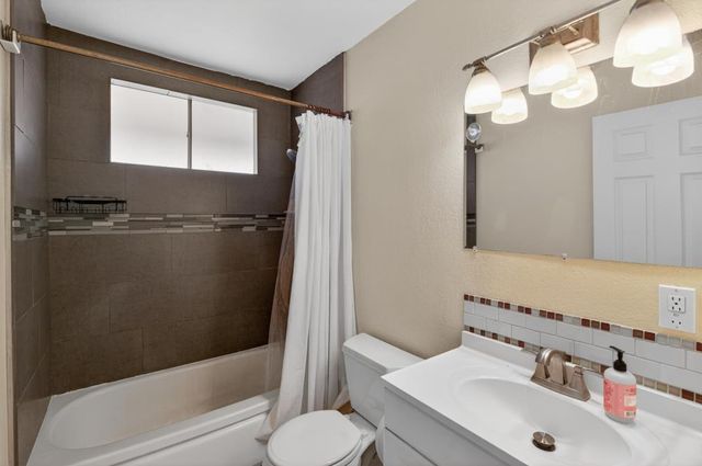 10613 Olson Dr, Rancho Cordova, CA 95670