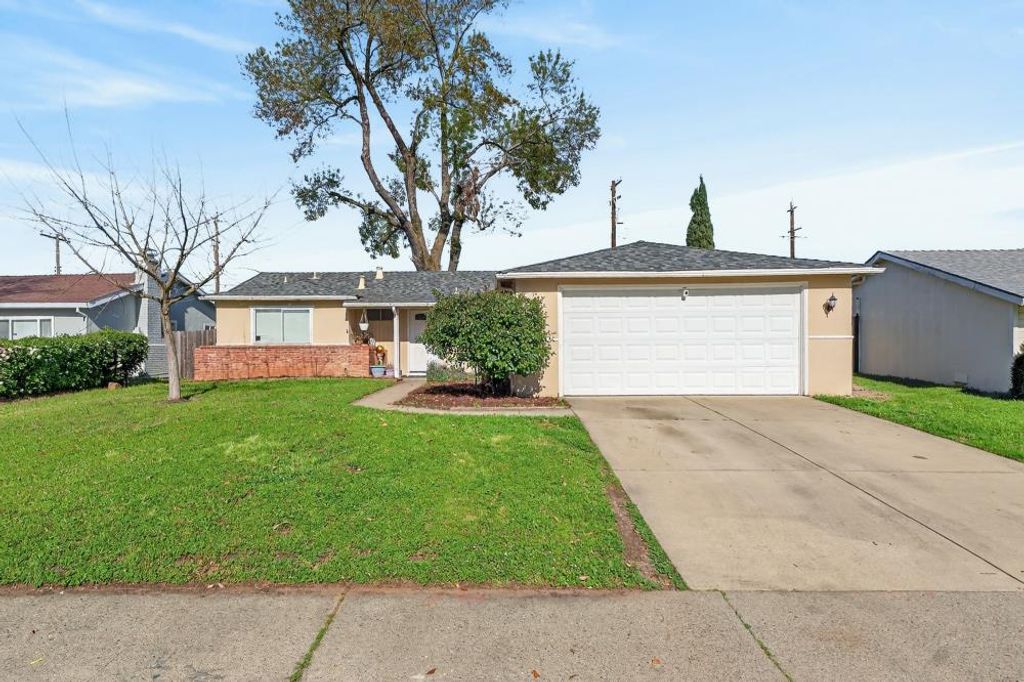 10613 Olson Dr, Rancho Cordova, CA 95670