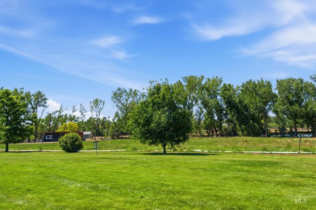7781 Redmon Rd, Caldwell, ID 83607