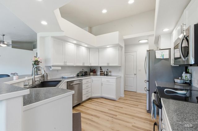 7781 Redmon Rd, Caldwell, ID 83607