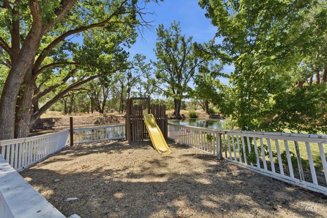7781 Redmon Rd, Caldwell, ID 83607