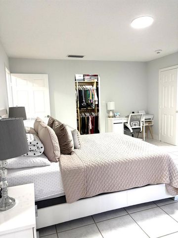 13202 SW 12th Ln, Miami, FL 33184