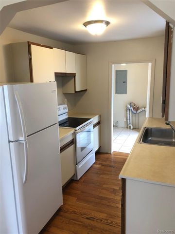 220 W Columbia Avenue, Pontiac, MI 48340