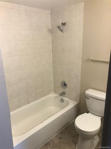 220 W Columbia Avenue, Pontiac, MI 48340
