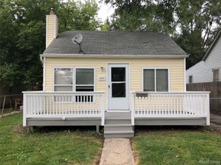 220 W Columbia Avenue, Pontiac, MI 48340